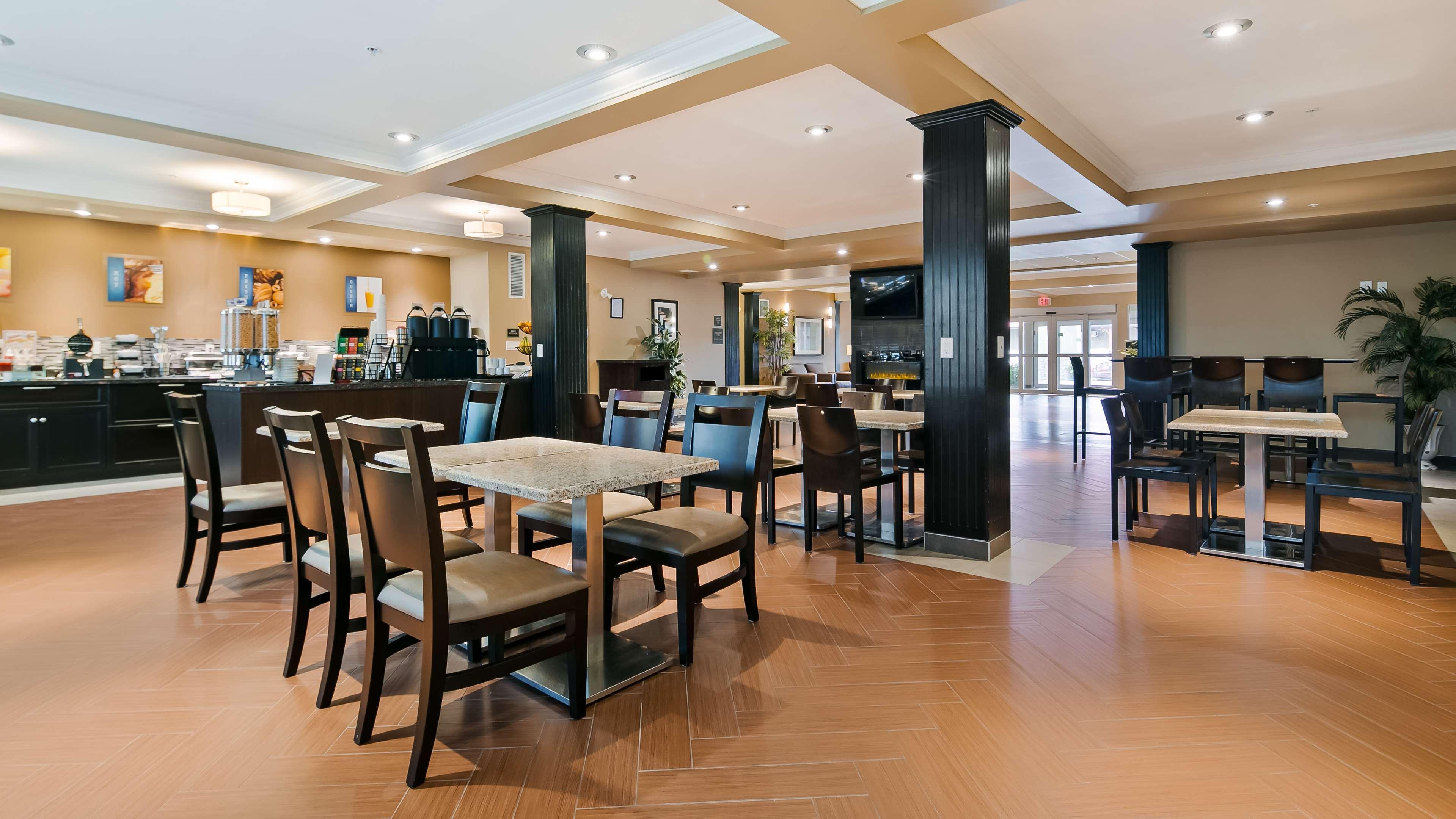 Best Western Plus Peace River Hotel & Suites Exteriör bild